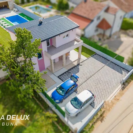 Villa Deluxe Buna *