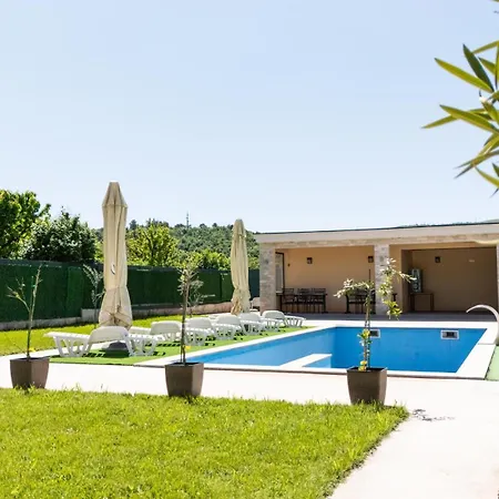 Deluxe Buna Villa *