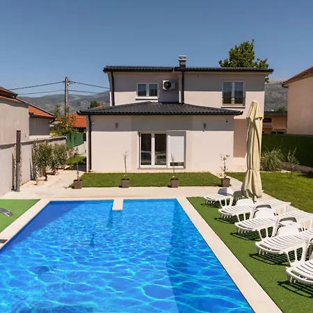 Villa Deluxe Buna *