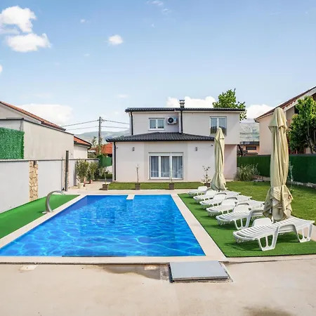 Deluxe Buna Villa